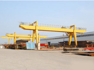 50 toneladas 18 ~ 26m de largo Doble Girder Grúa de pórtico con carrito eléctrico para la fábrica