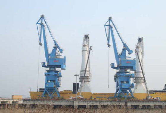 Tipo de vínculo de la grúa de pórtico del brazo del muelle de la grúa del portal del puerto 30ton del control de la cabina cuatro