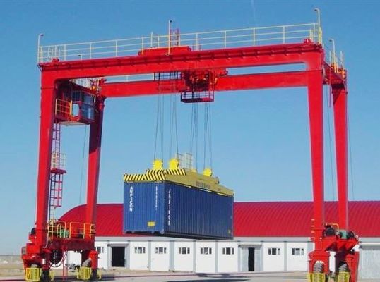 5 resistentes - el pórtico de goma Crane For Outdoor del neumático de 500t RTG encajonó forma