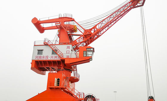 Tipo de vínculo cuatro auge porta de Crane Portal Slewing Crane 25t los 45m del puerto móvil